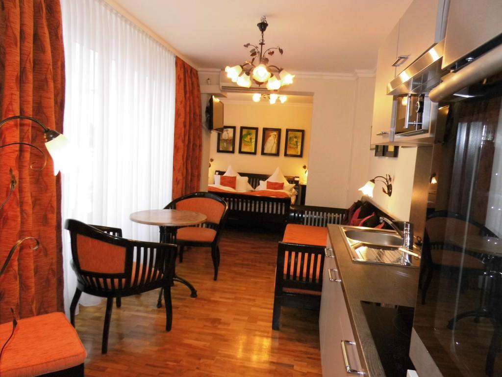 Aparthotel Guzulka & Restaurant Berlin Exteriör bild