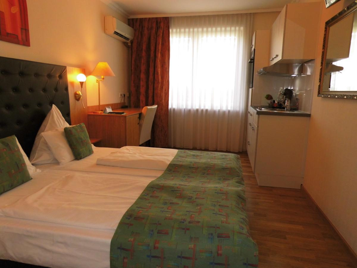 Aparthotel Guzulka & Restaurant Berlin Exteriör bild